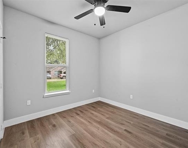 6147 Shawnee Drive - Photo Thumbnail 9