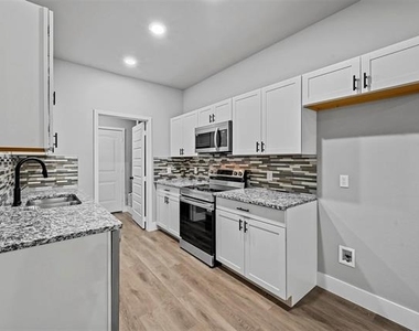 6147 Shawnee Drive - Photo Thumbnail 4