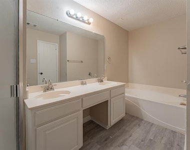5807 Rock Meadow Trail - Photo Thumbnail 10