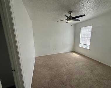 6304 Alissa Drive - Photo Thumbnail 2