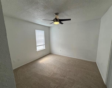 6304 Alissa Drive - Photo Thumbnail 4