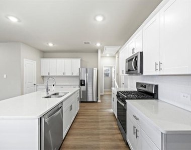 607 Clover Creek - Photo Thumbnail 5