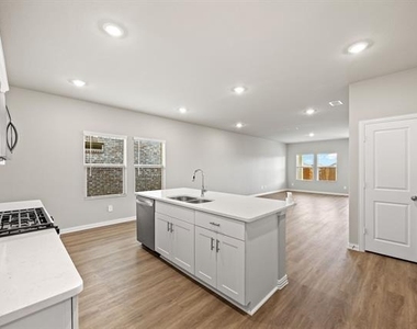 607 Clover Creek - Photo Thumbnail 6