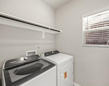 607 Clover Creek - Photo Thumbnail 12