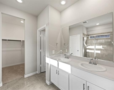 607 Clover Creek - Photo Thumbnail 10
