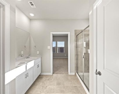 607 Clover Creek - Photo Thumbnail 11