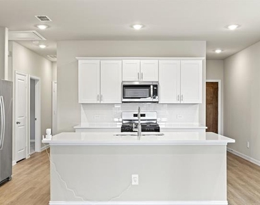 607 Clover Creek - Photo Thumbnail 3