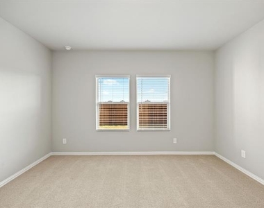 607 Clover Creek - Photo Thumbnail 8