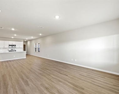 607 Clover Creek - Photo Thumbnail 4