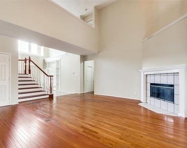 2904 Woods Drive - Photo Thumbnail 5