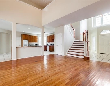 2904 Woods Drive - Photo Thumbnail 2