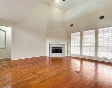 2904 Woods Drive - Photo Thumbnail 4