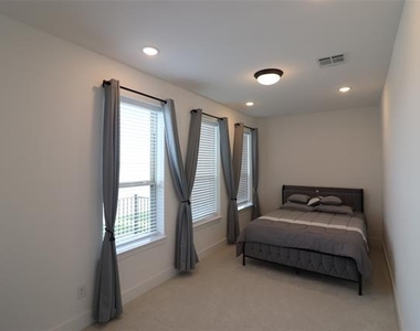 1205 Marc Place - Photo Thumbnail 5