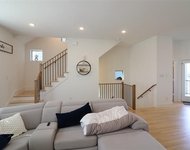 1205 Marc Place - Photo Thumbnail 15