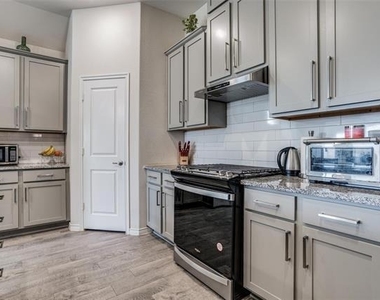 3208 Brady Starr Drive - Photo Thumbnail 7