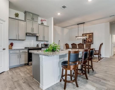 3208 Brady Starr Drive - Photo Thumbnail 6