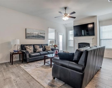 3208 Brady Starr Drive - Photo Thumbnail 4