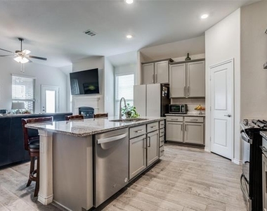 3208 Brady Starr Drive - Photo Thumbnail 8
