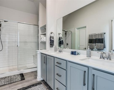 3208 Brady Starr Drive - Photo Thumbnail 14