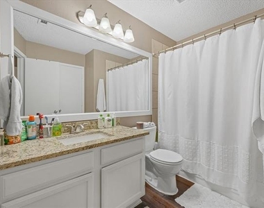 621 Carriagehouse Lane - Photo Thumbnail 10