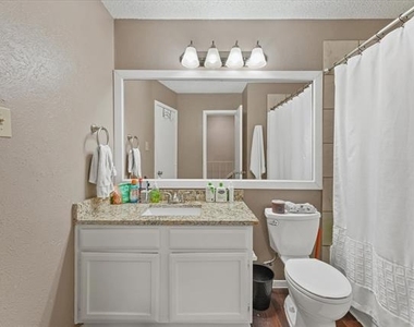 621 Carriagehouse Lane - Photo Thumbnail 9