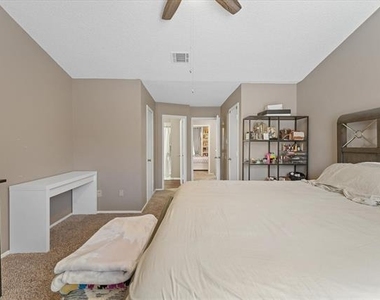 621 Carriagehouse Lane - Photo Thumbnail 12