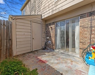 621 Carriagehouse Lane - Photo Thumbnail 15
