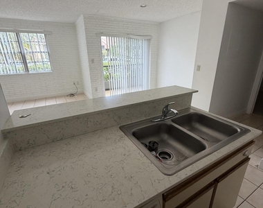 1285 Sw 46th Avenue - Photo Thumbnail 4