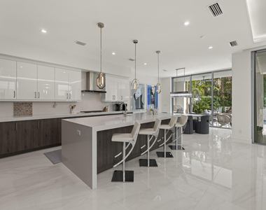 402 Ocean One Lane - Photo Thumbnail 7