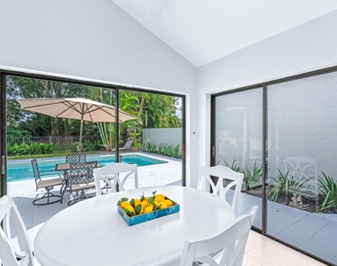 2442 Windsor Way Court - Photo Thumbnail 12