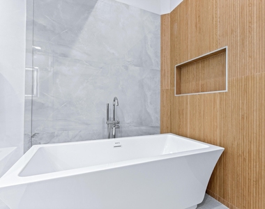 2442 Windsor Way Court - Photo Thumbnail 22