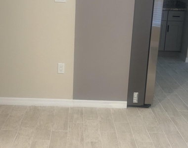 704 N 18th Street - Photo Thumbnail 1