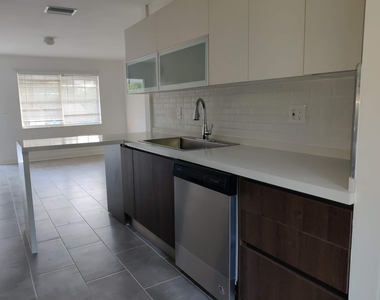 4905 N Flagler Drive - Photo Thumbnail 1