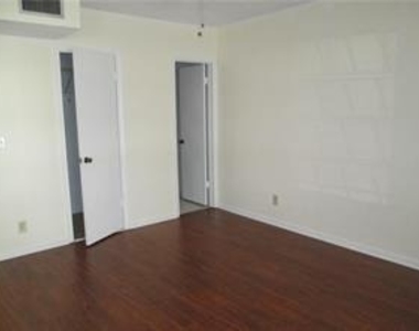 2270 Ne 68th Street - Photo Thumbnail 8