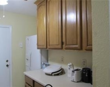 2270 Ne 68th Street - Photo Thumbnail 5