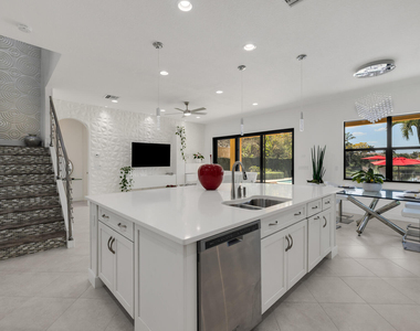 8256 Bradford Way - Photo Thumbnail 14