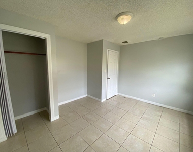 3208 Louisiana Avenue - Photo Thumbnail 3