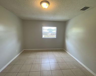 3208 Louisiana Avenue - Photo Thumbnail 2