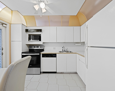 3051 N Course Drive - Photo Thumbnail 11