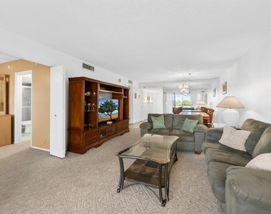 3051 N Course Drive - Photo Thumbnail 15