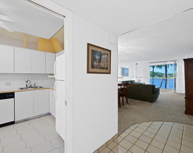 3051 N Course Drive - Photo Thumbnail 10
