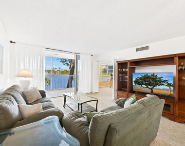 3051 N Course Drive - Photo Thumbnail 8