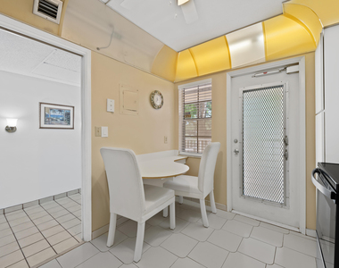 3051 N Course Drive - Photo Thumbnail 12