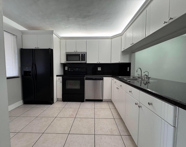 193 Lakeview Drive - Photo Thumbnail 3