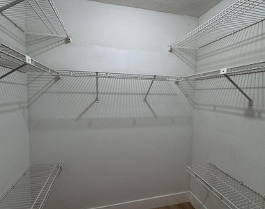 193 Lakeview Drive - Photo Thumbnail 12