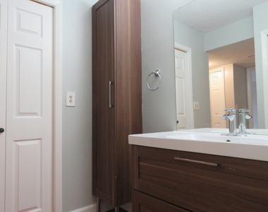 193 Lakeview Drive - Photo Thumbnail 9