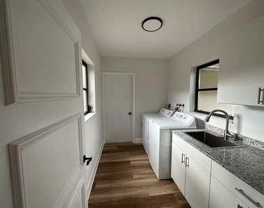7243 Encina Lane - Photo Thumbnail 15