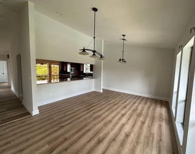 7243 Encina Lane - Photo Thumbnail 14