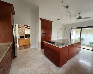 7243 Encina Lane - Photo Thumbnail 6