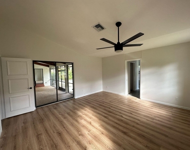 7243 Encina Lane - Photo Thumbnail 13